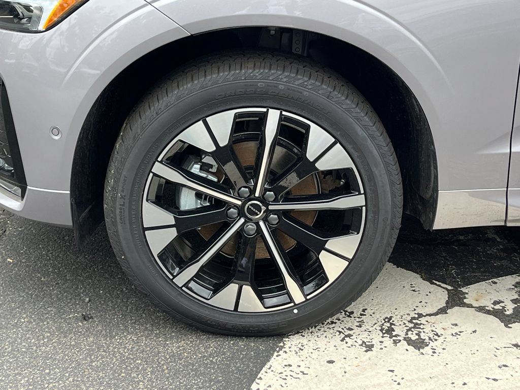 New 2026 Volvo XC60 B5 Plus w/ Protection Package Premier AWD/4WD image 8