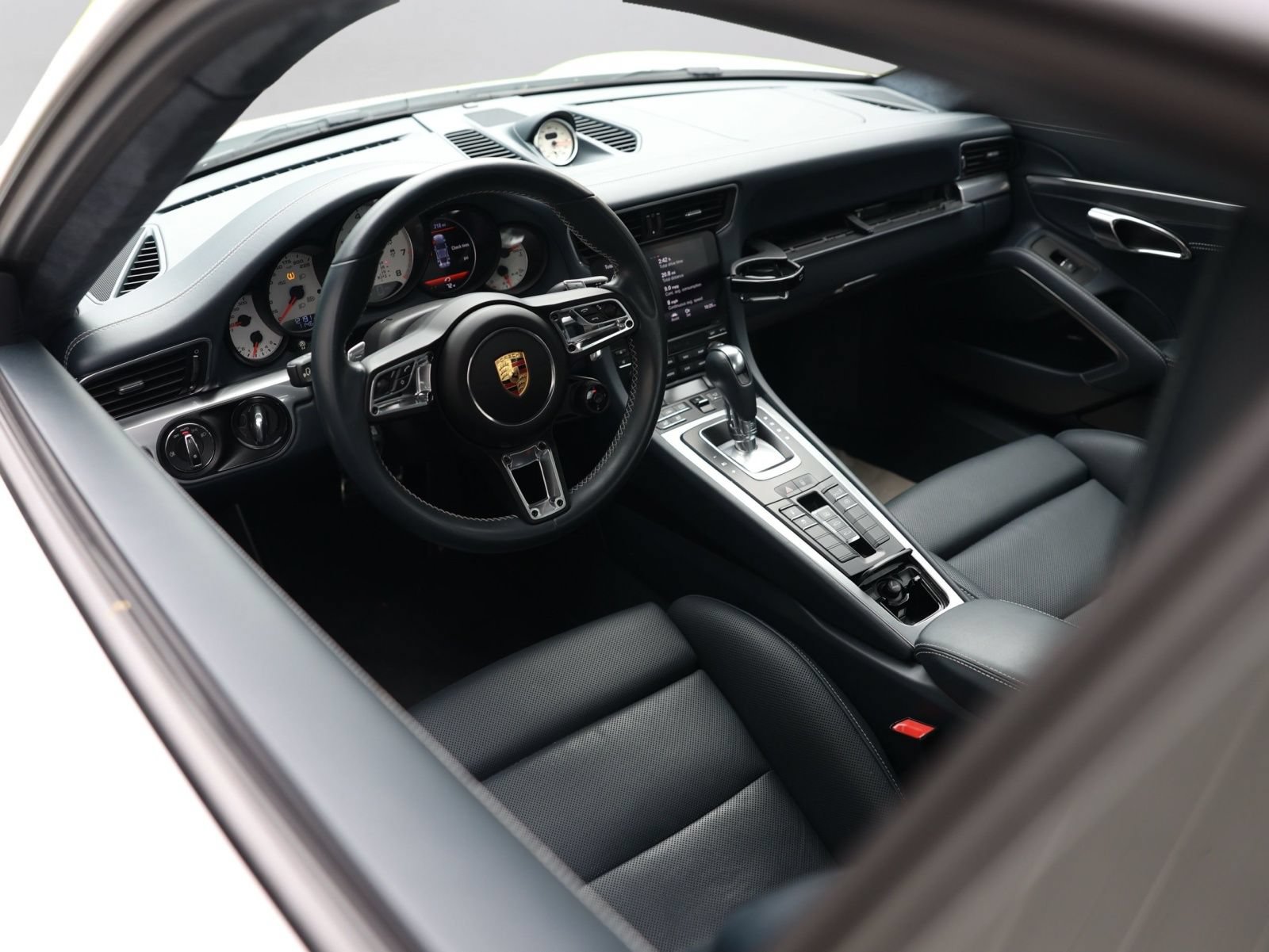 Used 2018 Porsche 911 Turbo AWD/4WD image 19