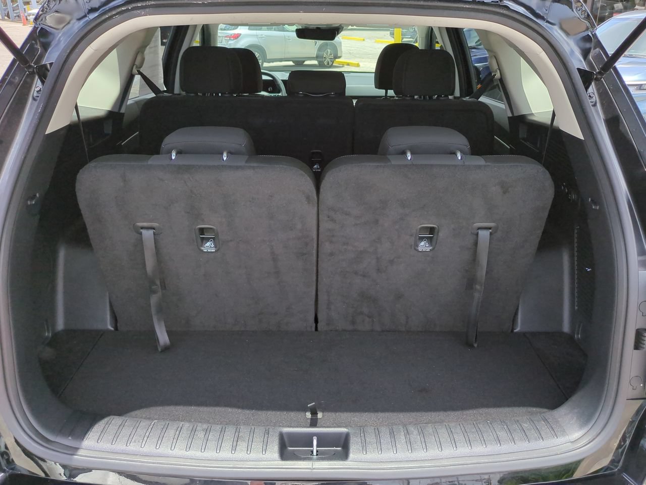 Certified 2026 Kia Sorento LX FWD image 13