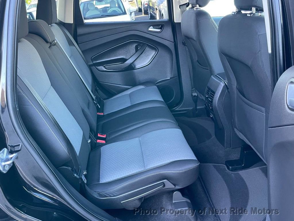 Used 2019 Ford Escape SE image 12