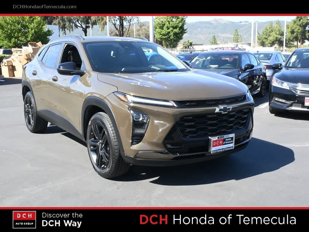 Used 2024 Chevrolet Trax ACTIV w/ Sunroof Package FWD image 3