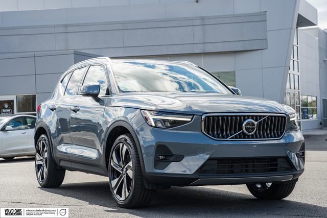 Used 2023 Volvo XC40 B5 Ultimate w/ Protection Package Premier