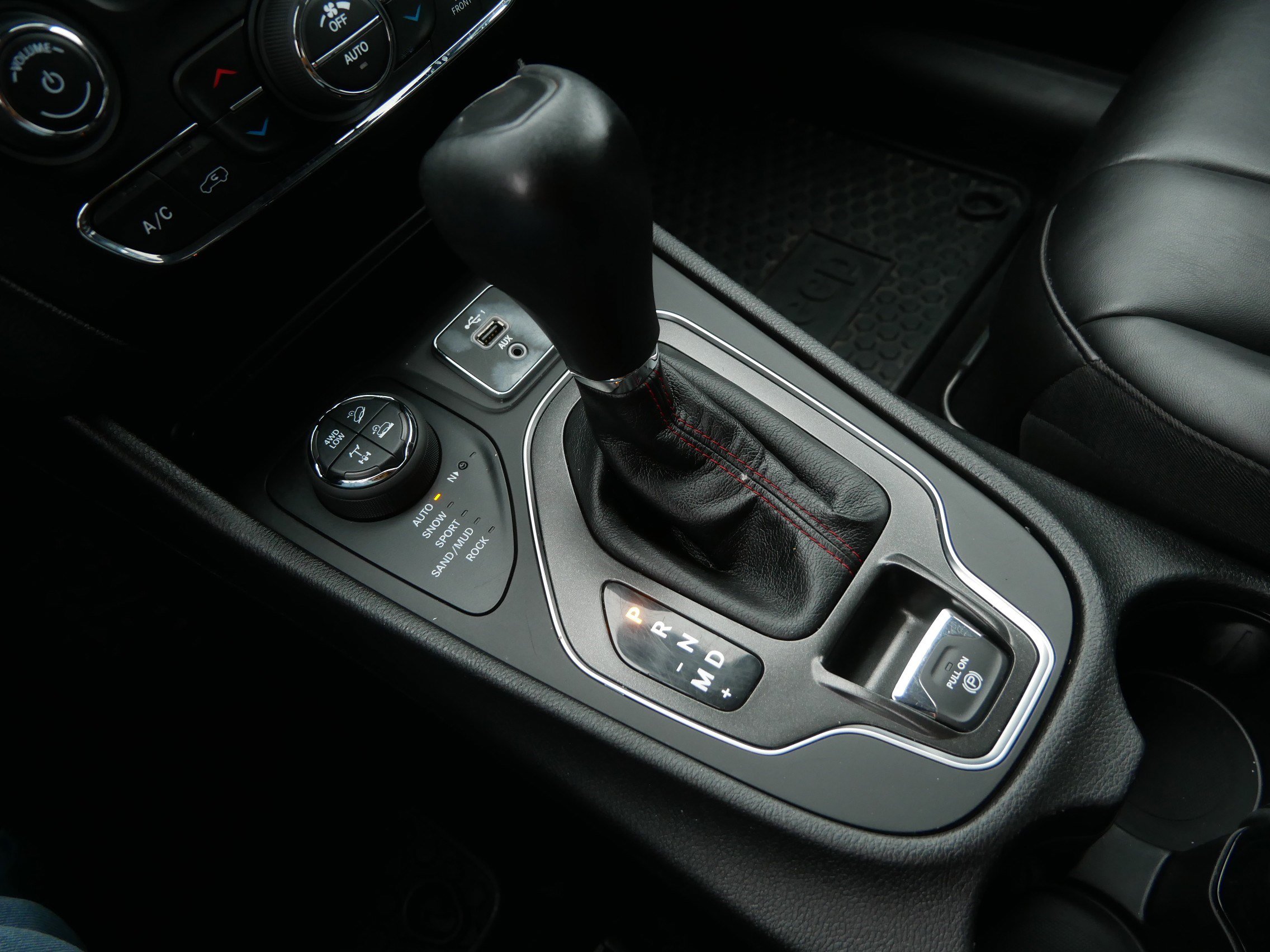 Used 2021 Jeep Cherokee Trailhawk image 28