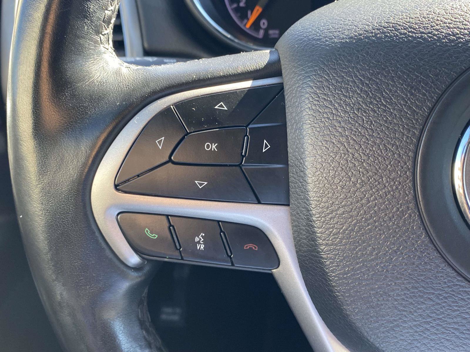 Used 2020 Jeep Grand Cherokee Altitude AWD/4WD image 31