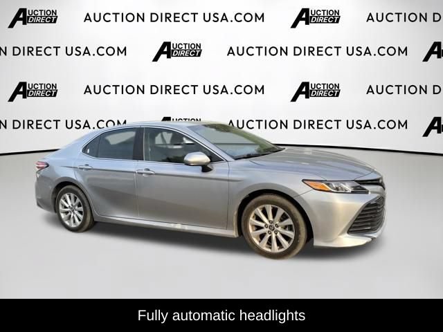 Used 2018 Toyota Camry LE FWD image 6