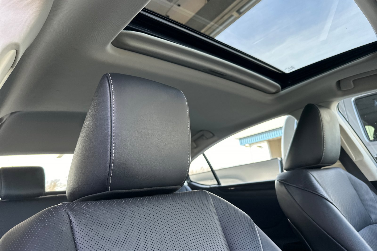 Used 2021 Lexus ES 300h w/ Premium Package image 16