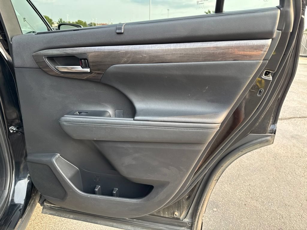 Used 2021 Toyota Highlander Platinum AWD/4WD image 40
