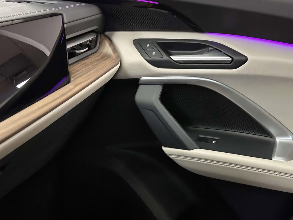 Used 2025 Audi Q5 Premium w/ Convenience Package image 24