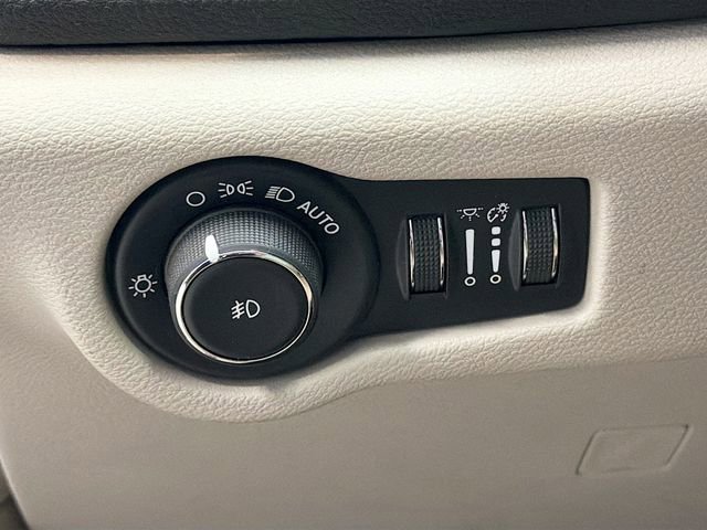 Used 2019 Chrysler Pacifica Limited image 10