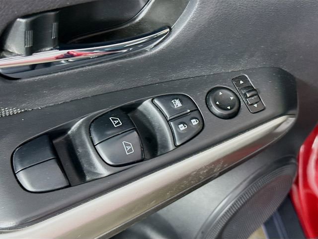 Used 2019 Nissan Kicks SV image 18