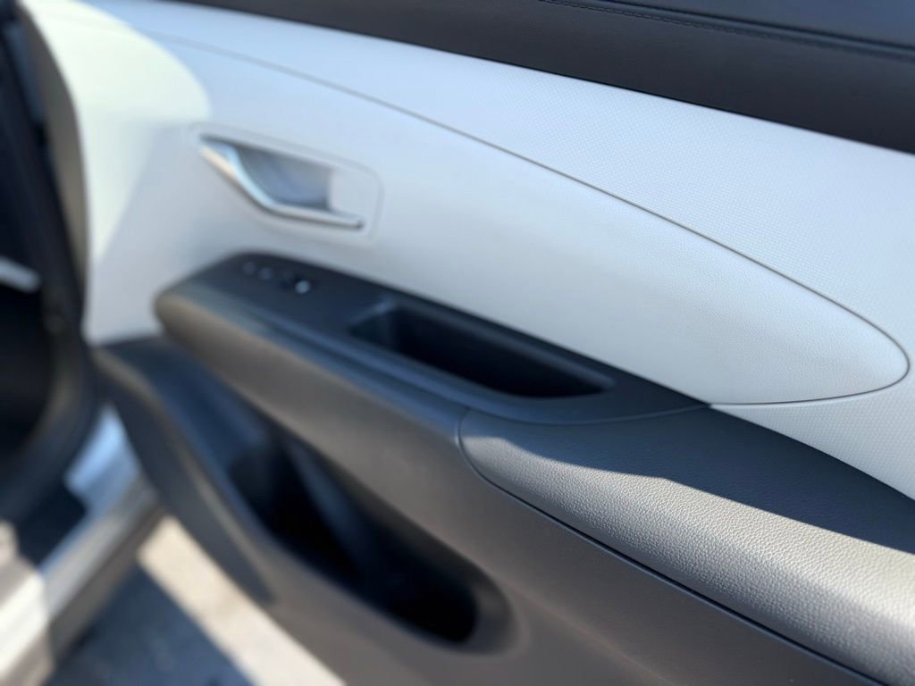 Used 2025 Hyundai Tucson SE image 20