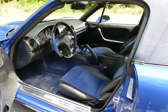 Used 1999 MAZDA MX-5 Miata 10th Anniversary Edition RWD image 27