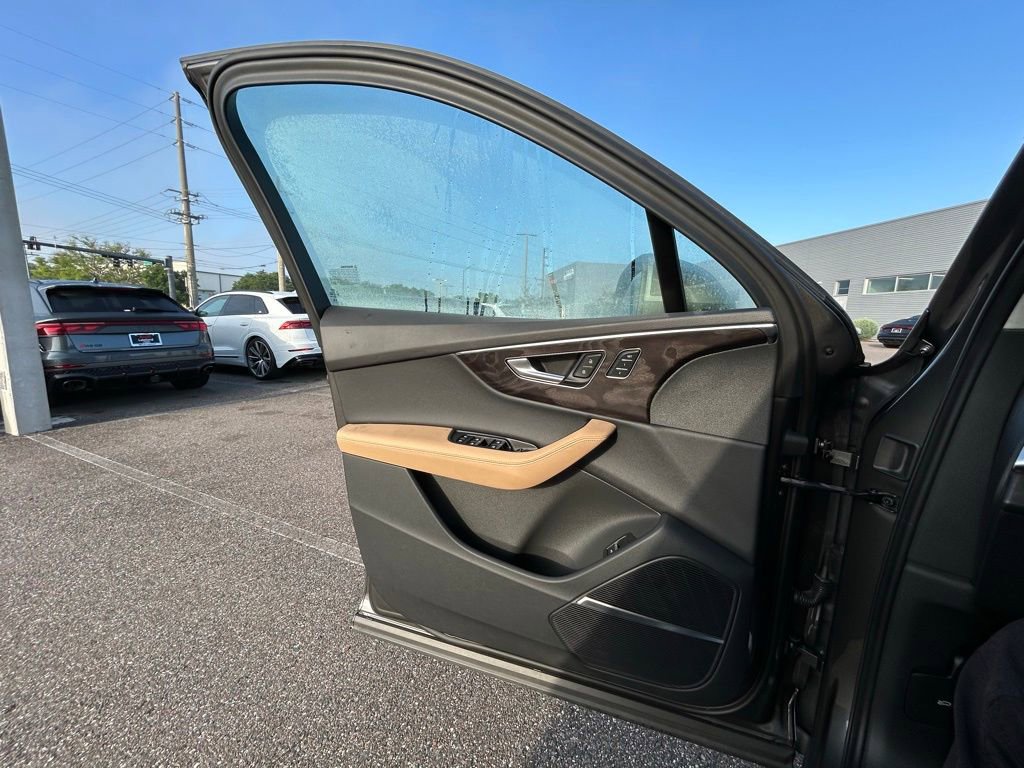 Used 2025 Audi Q7 3.0T Prestige AWD/4WD image 71