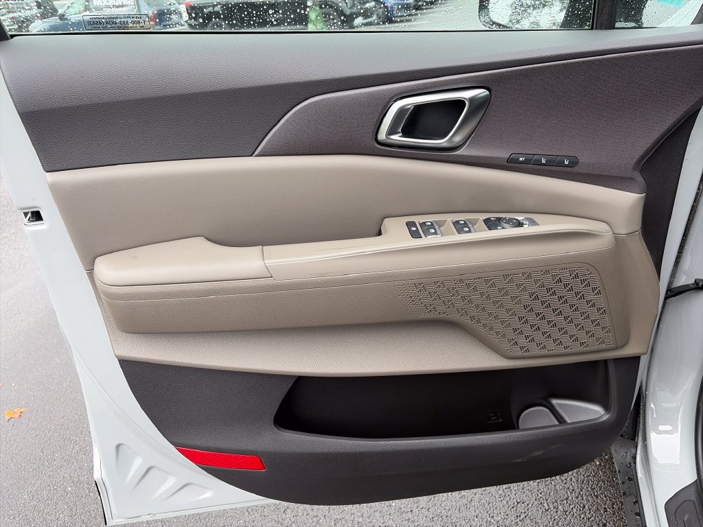 New 2027 Kia Carnival EX FWD image 16