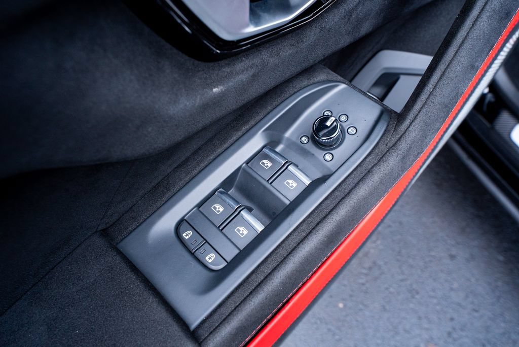 Used 2024 Lamborghini Urus Performante AWD/4WD image 34
