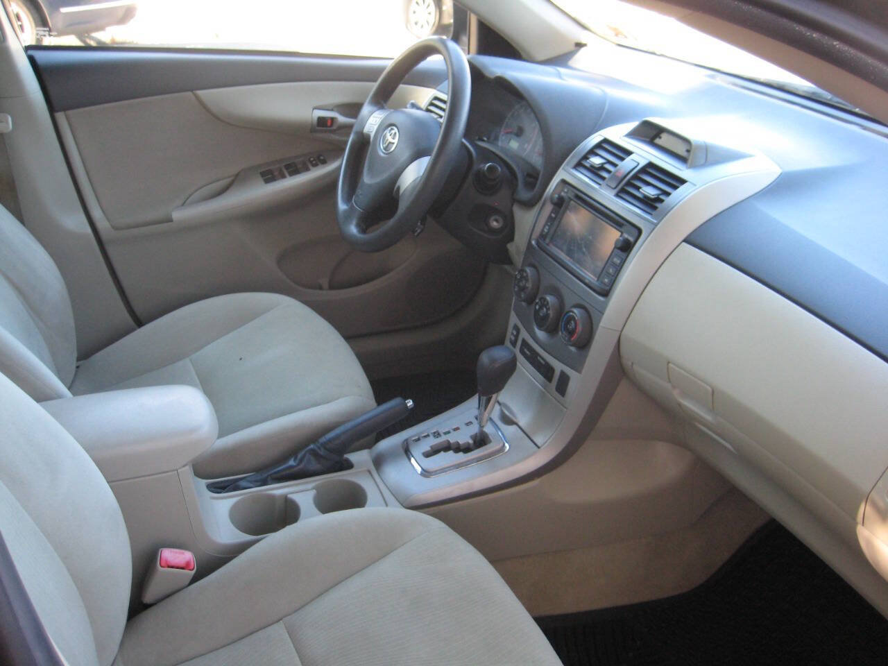 Used 2013 Toyota Corolla LE FWD image 14
