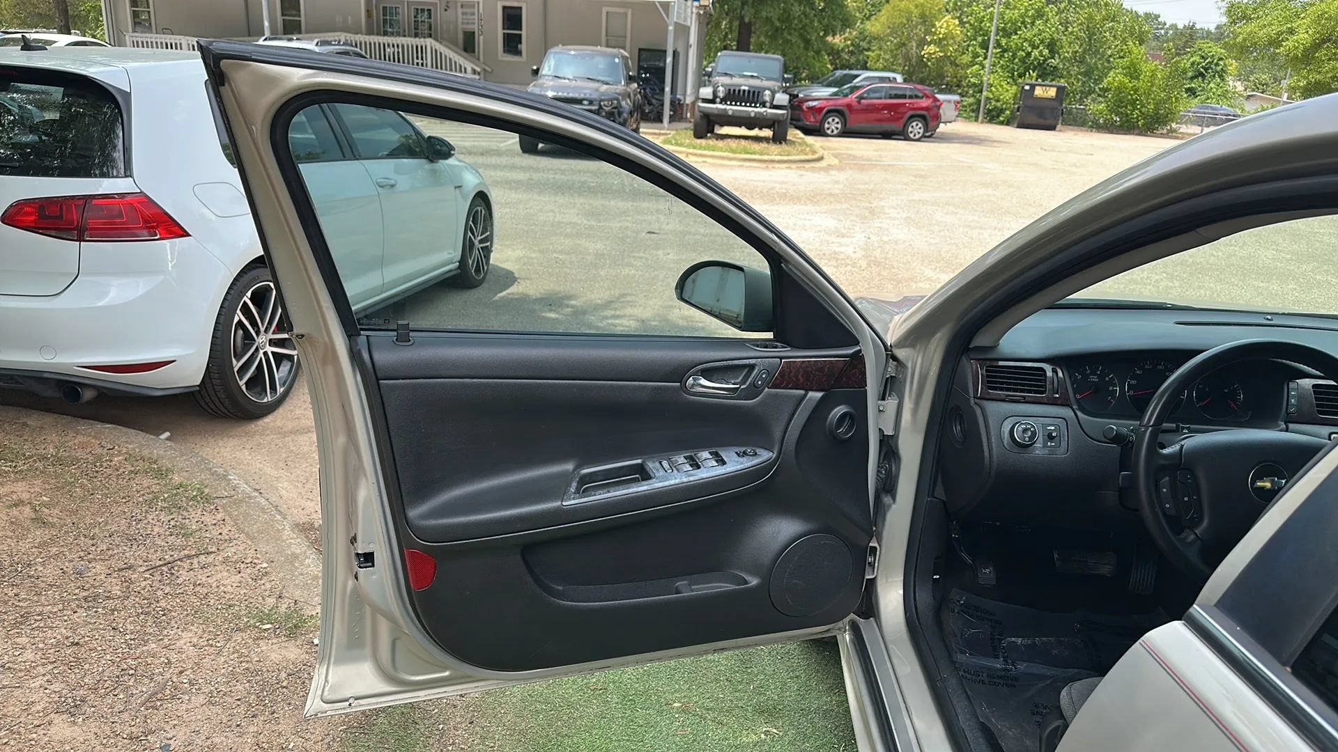 Used 2012 Chevrolet Impala LT FWD image 15