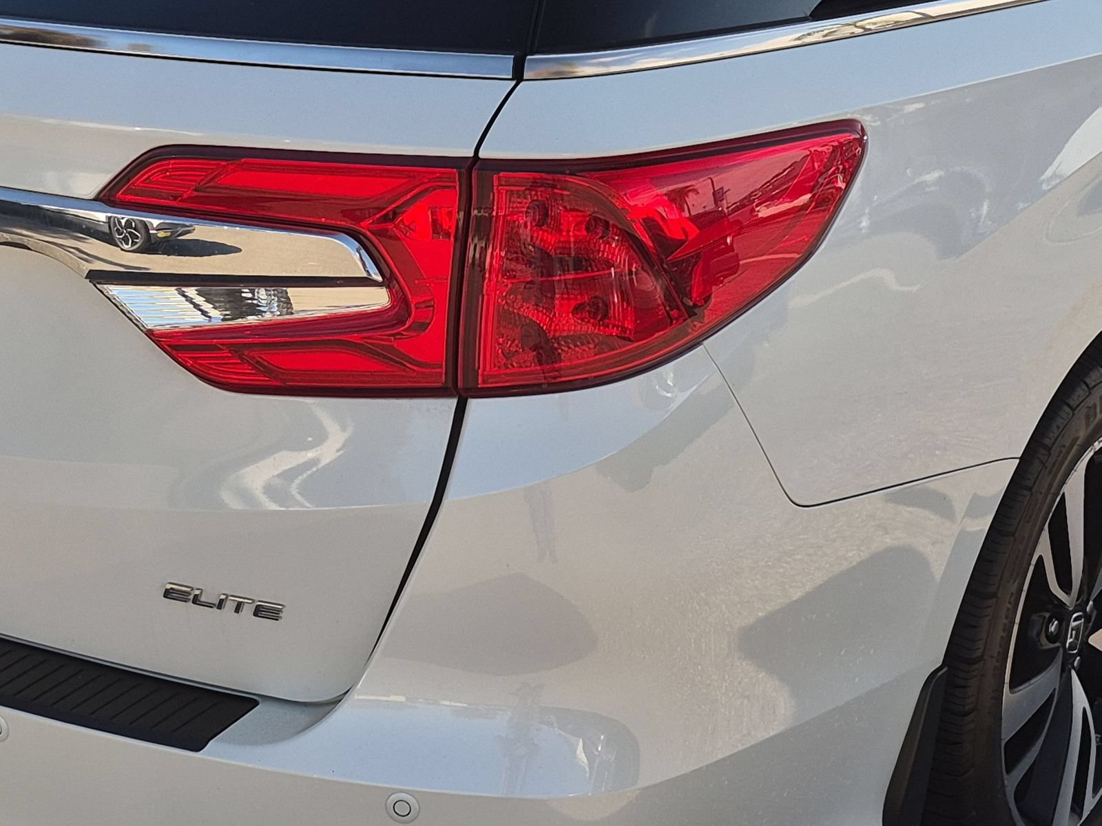 Used 2018 Honda Odyssey Elite image 11