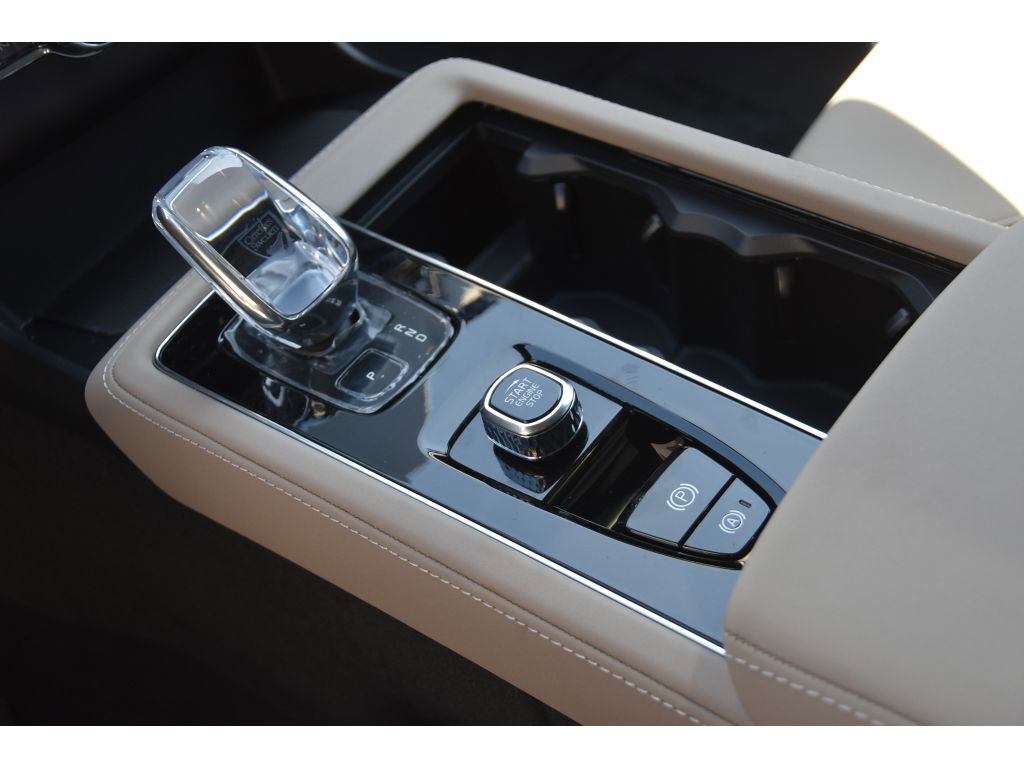 Certified 2025 Volvo XC90 T8 Plus w/ Protection Package Premier image 33