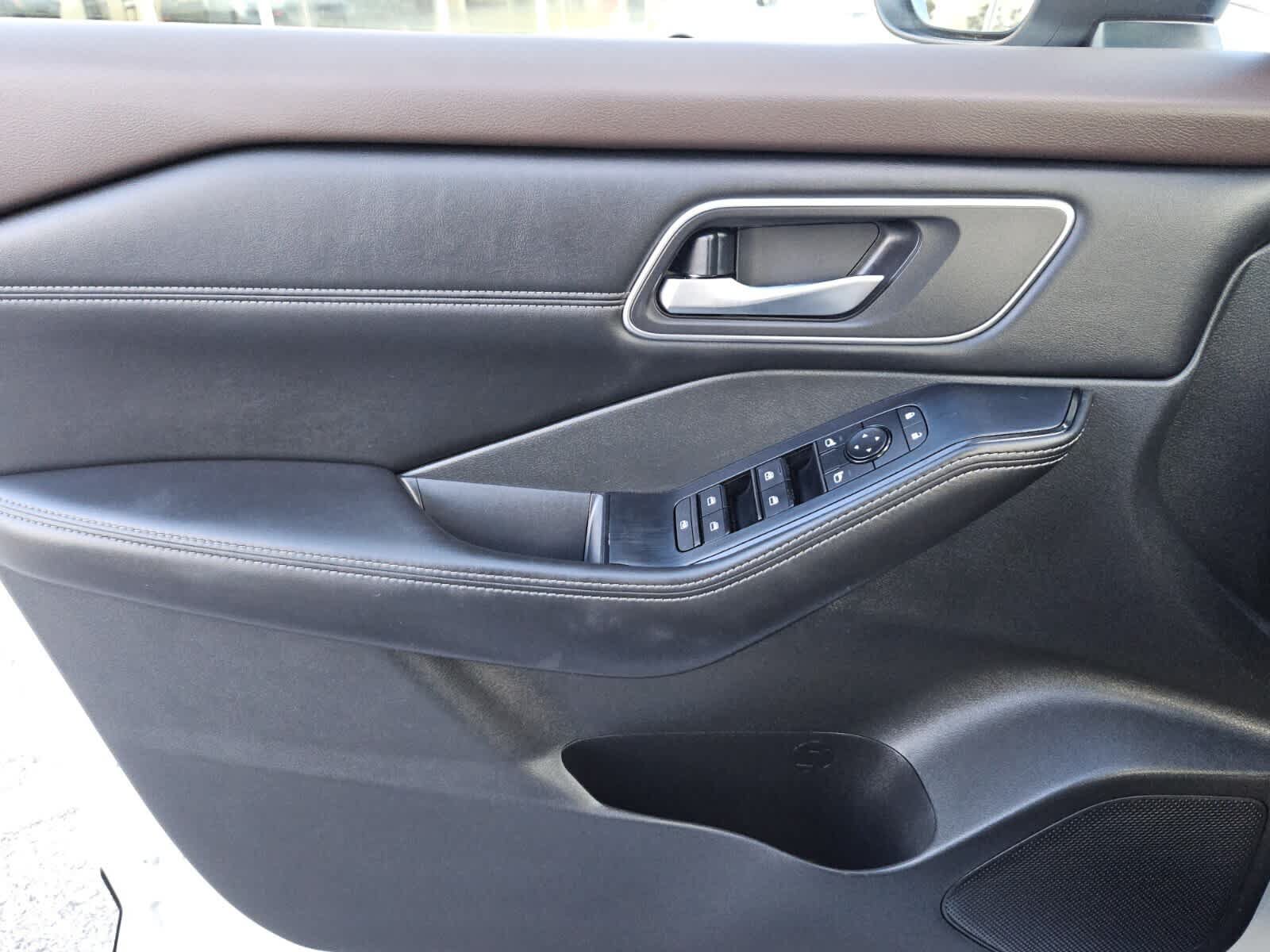 Used 2021 Nissan Rogue SV w/ Premium Package FWD image 16