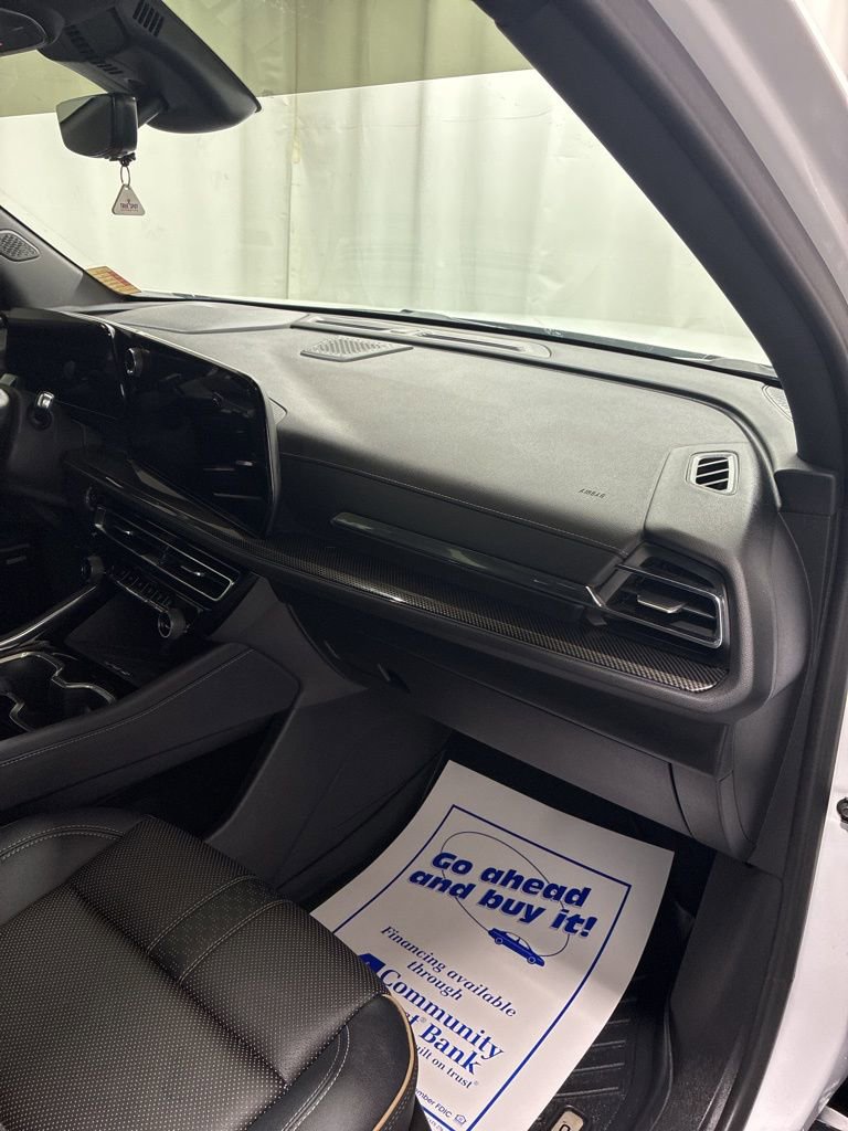 Used 2025 Chevrolet Traverse High Country image 29