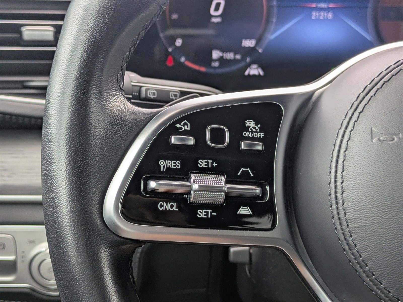 Used 2023 Mercedes-Benz GLS 580 4MATIC image 31