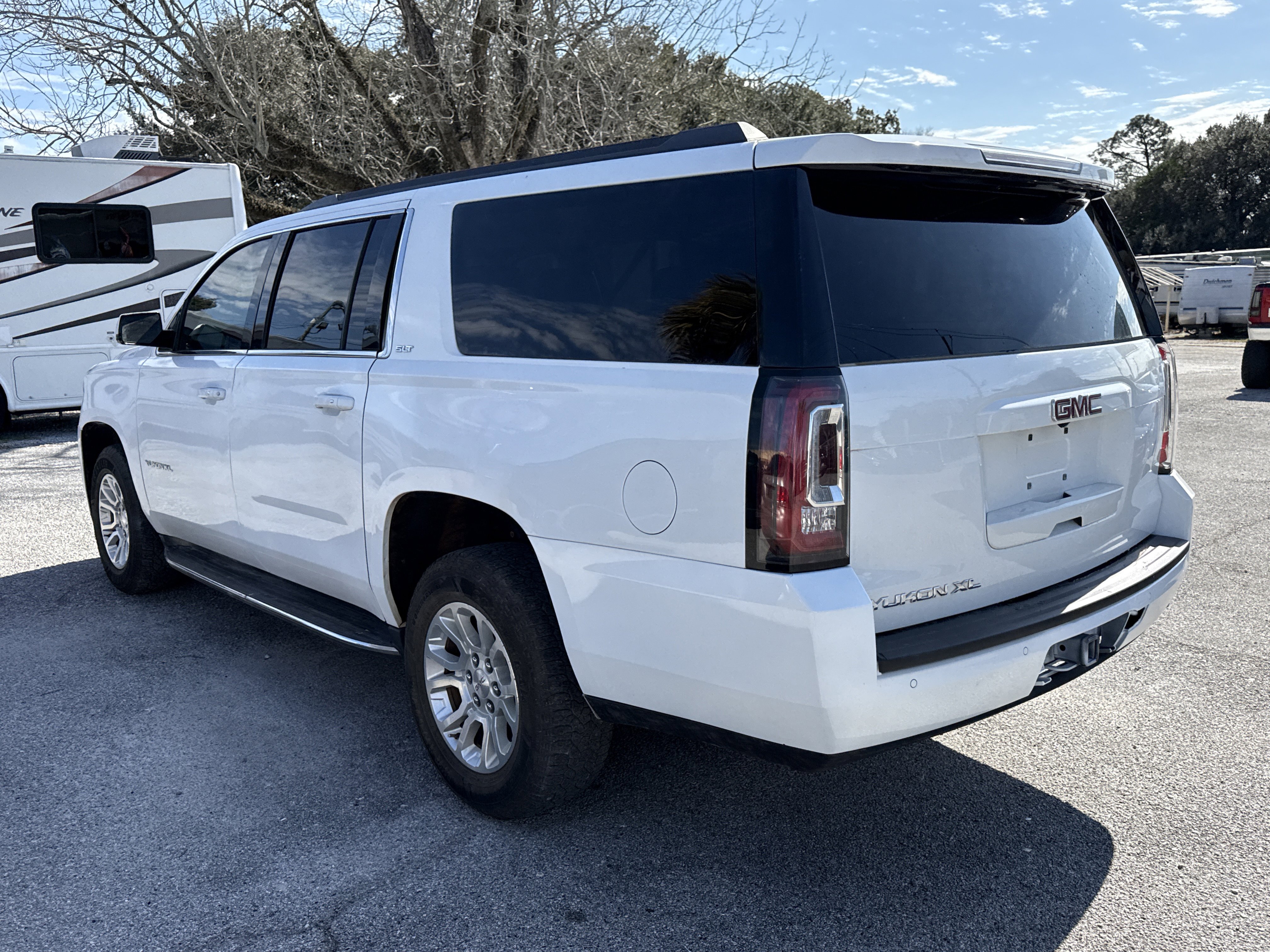 Used 2020 GMC Yukon XL SLT AWD/4WD image 3
