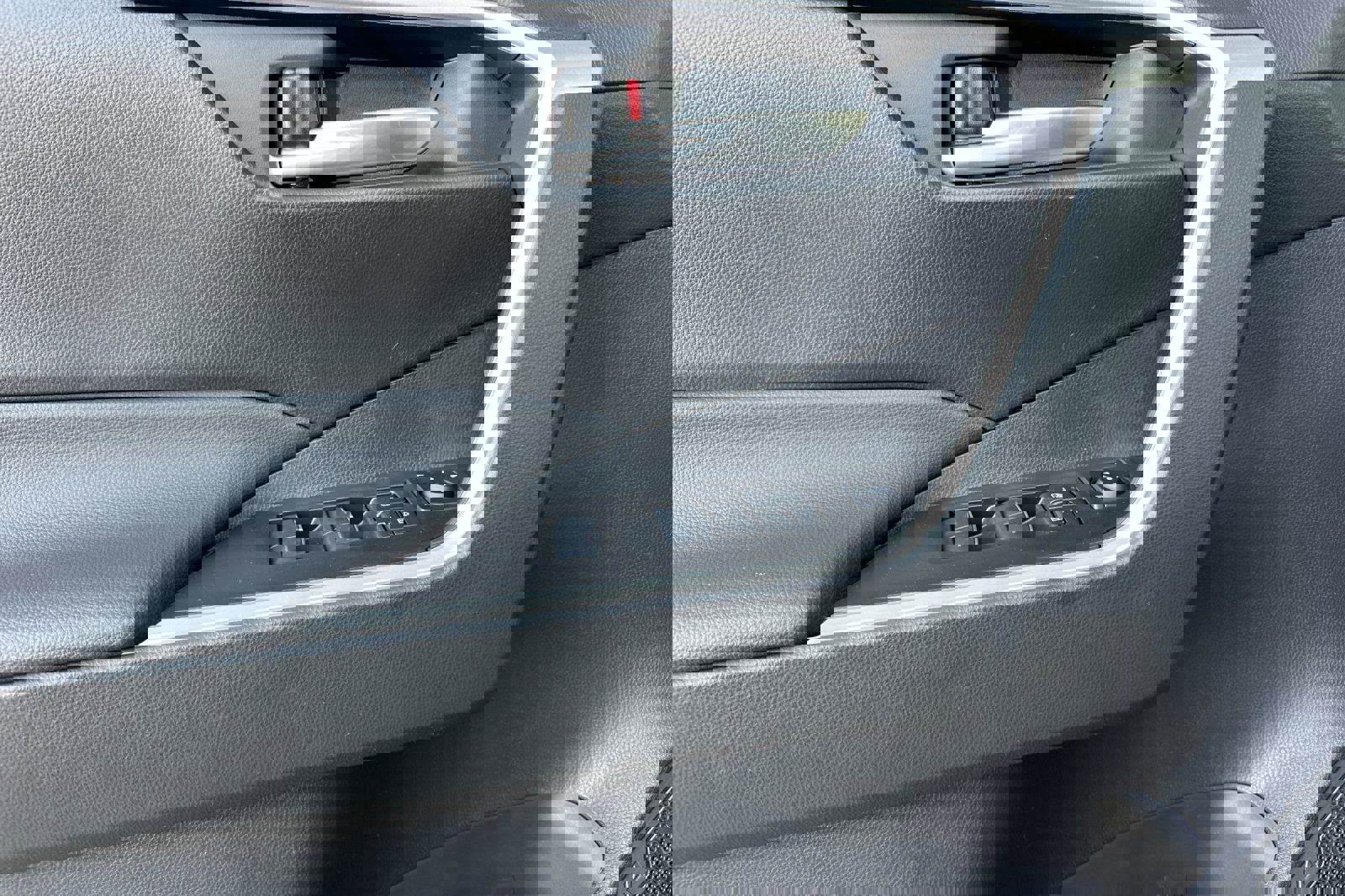 New 2025 Toyota RAV4 XLE image 12