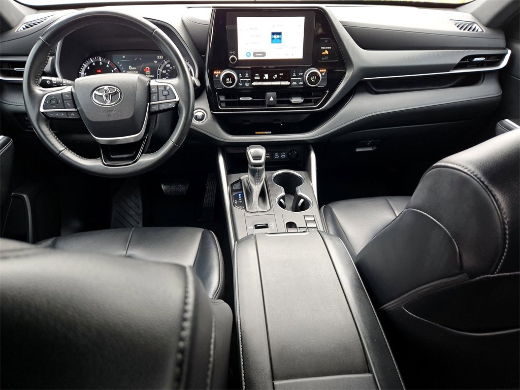 Used 2023 Toyota Highlander XSE image 12