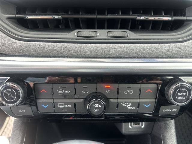 Used 2023 Jeep Compass Latitude w/ Convenience Group AWD/4WD image 39