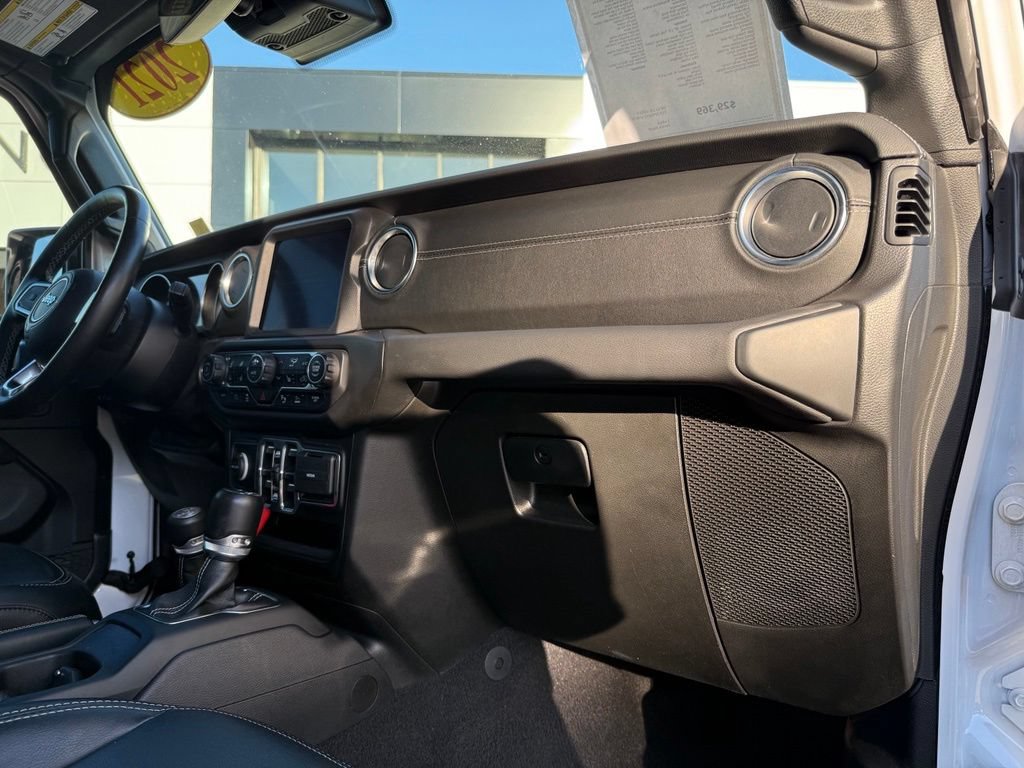 Used 2021 Jeep Wrangler Unlimited Sahara w/ Cold Weather Group AWD/4WD image 15