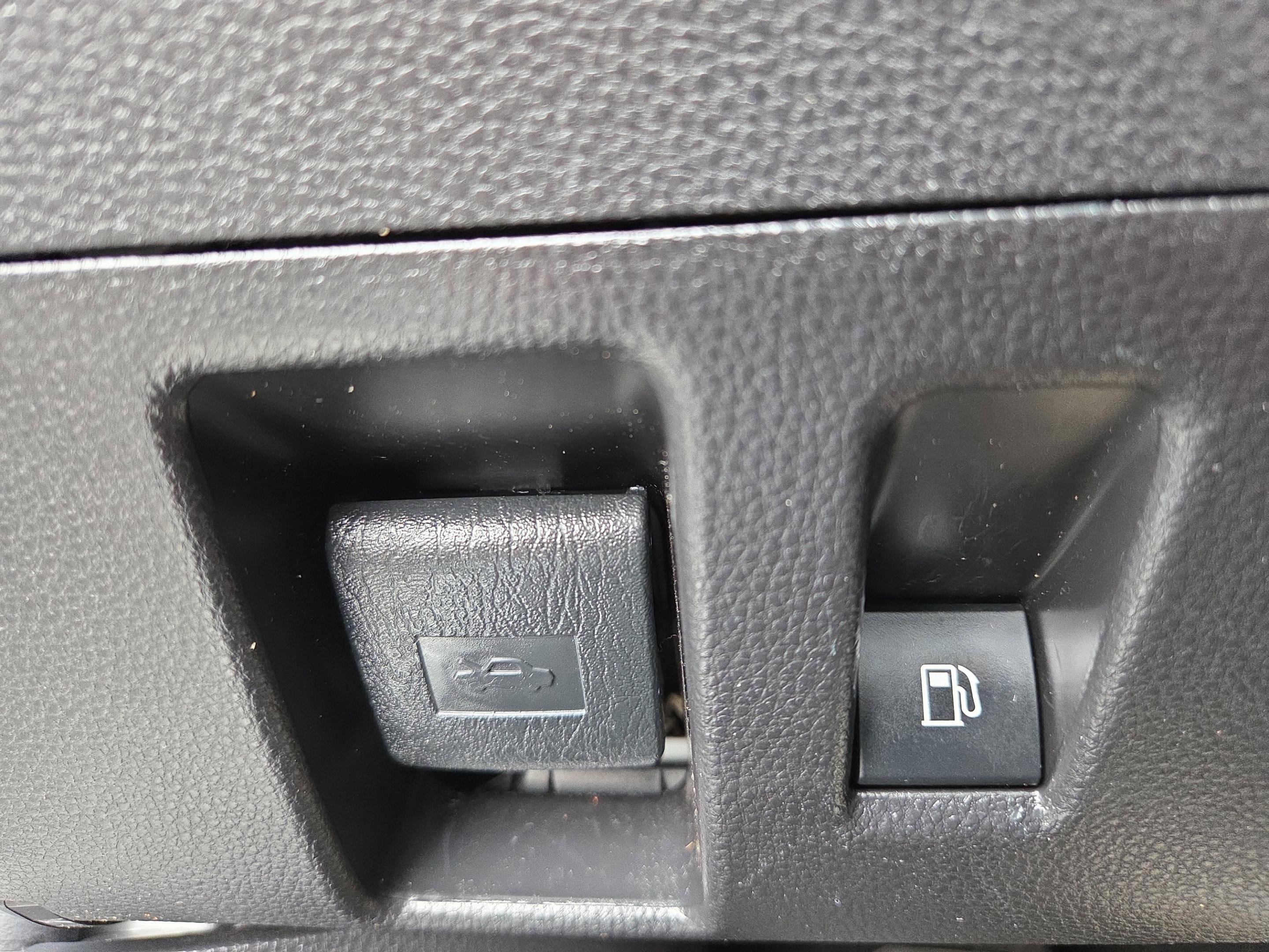 Used 2022 Toyota Highlander L image 28