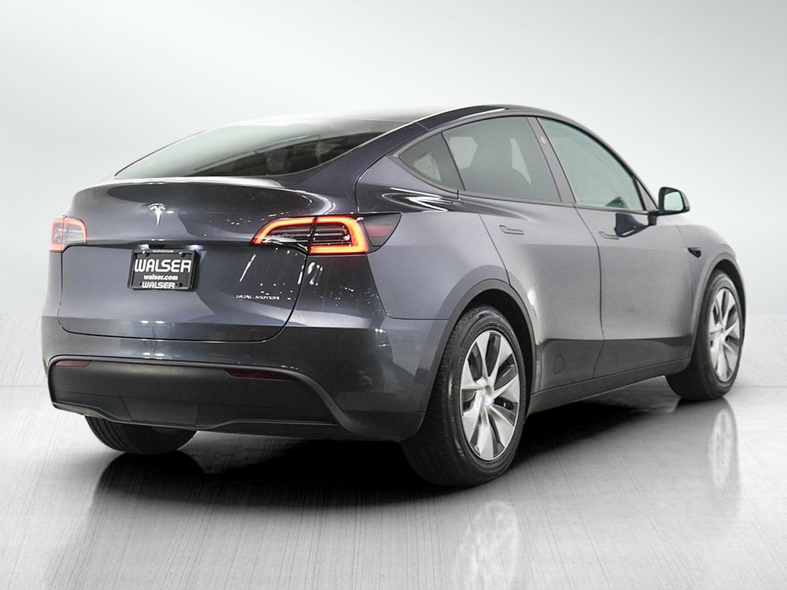 Used 2023 Tesla Model Y Long Range AWD/4WD image 5