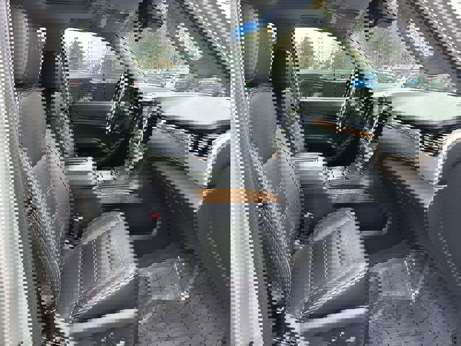 Used 2015 GMC Yukon Denali w/ Open Road Package image 4