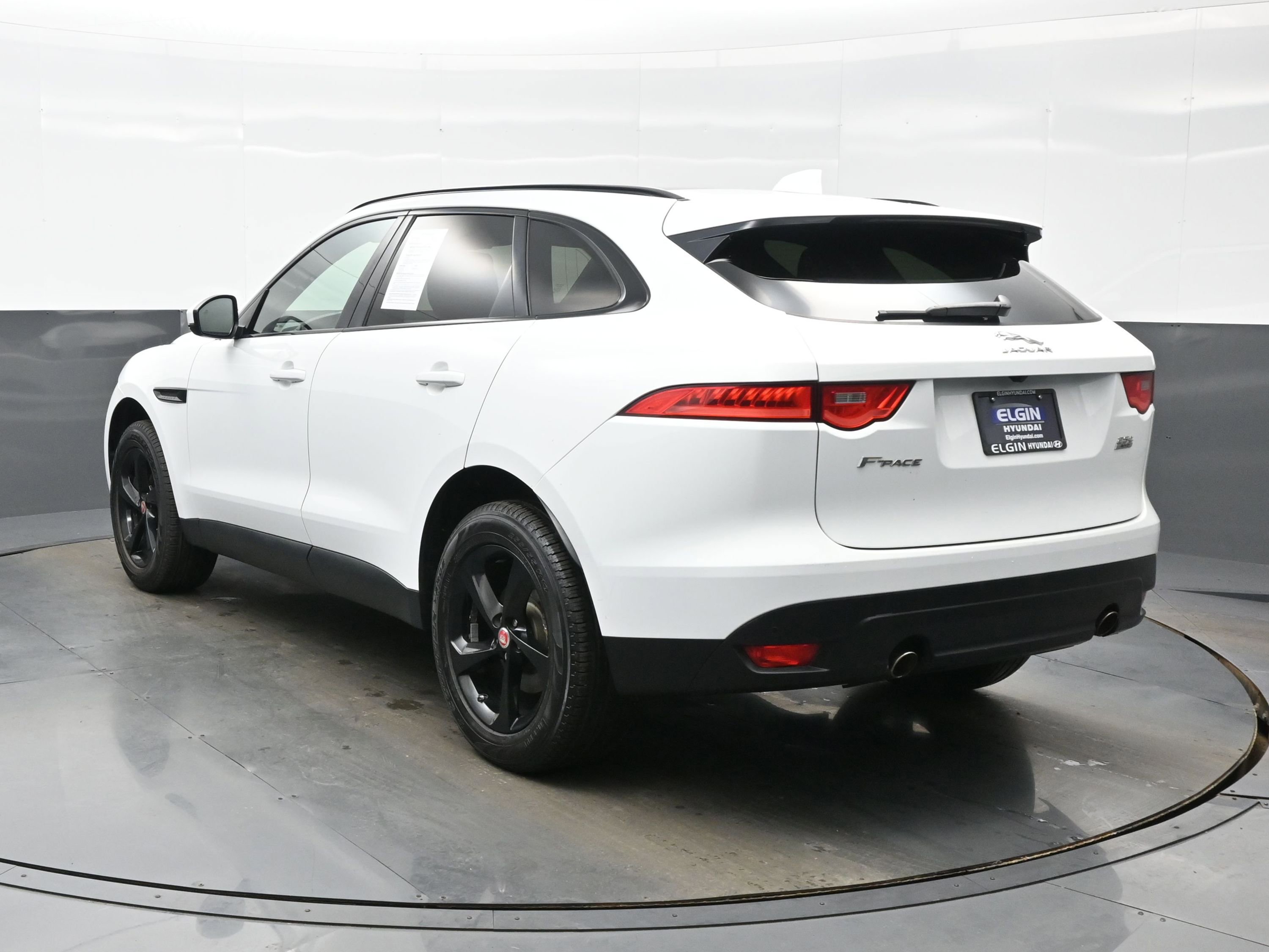 Used 2018 Jaguar F-PACE Premium image 4