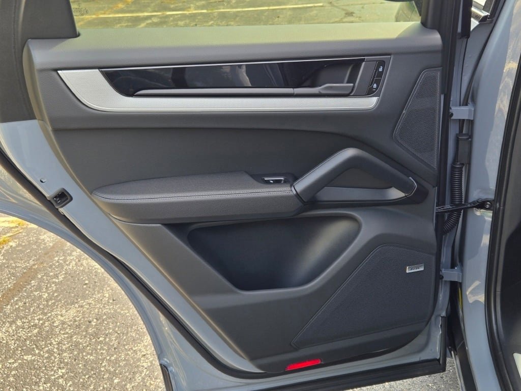 New 2026 Porsche Cayenne S image 33
