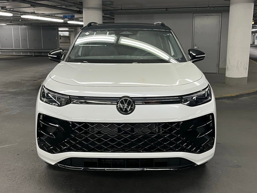 New 2025 Volkswagen Tiguan SE R-Line image 33