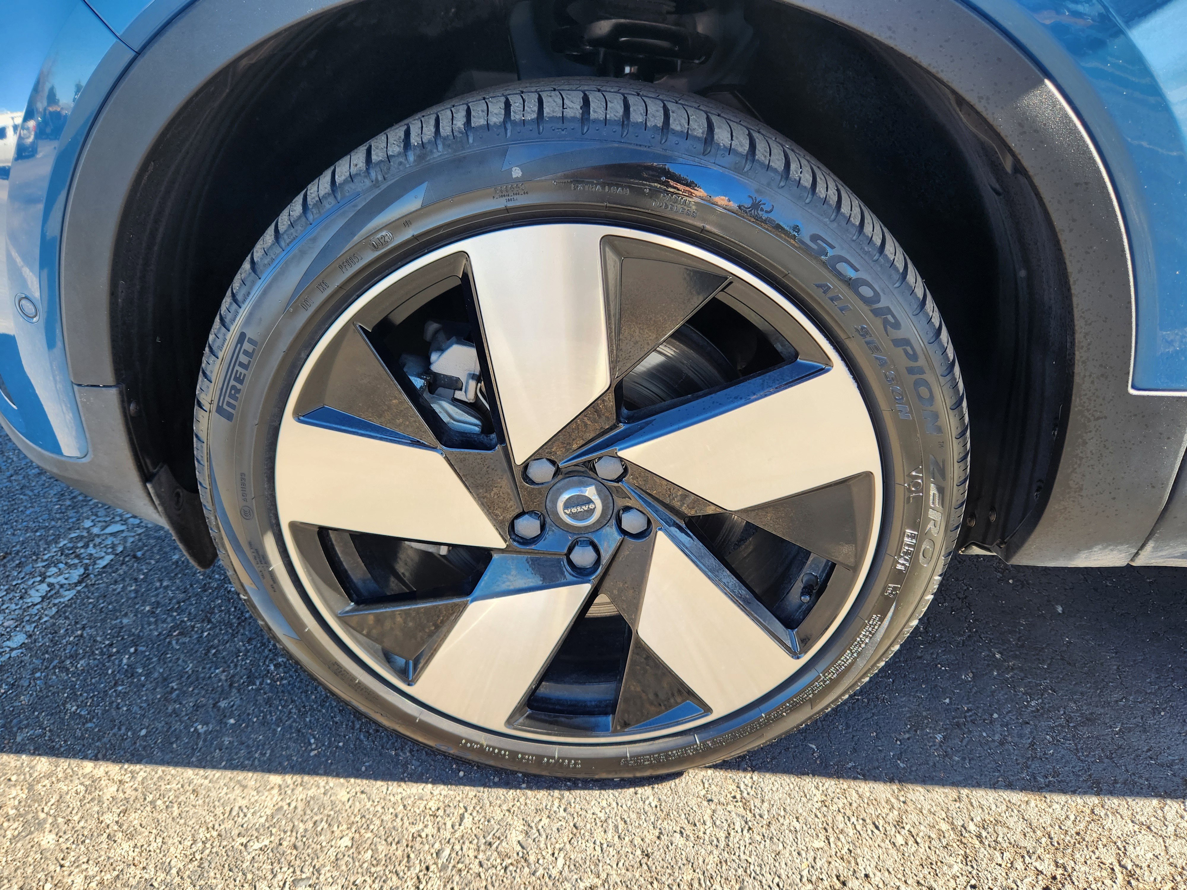 Used 2023 Volvo XC40 Recharge Ultimate image 25