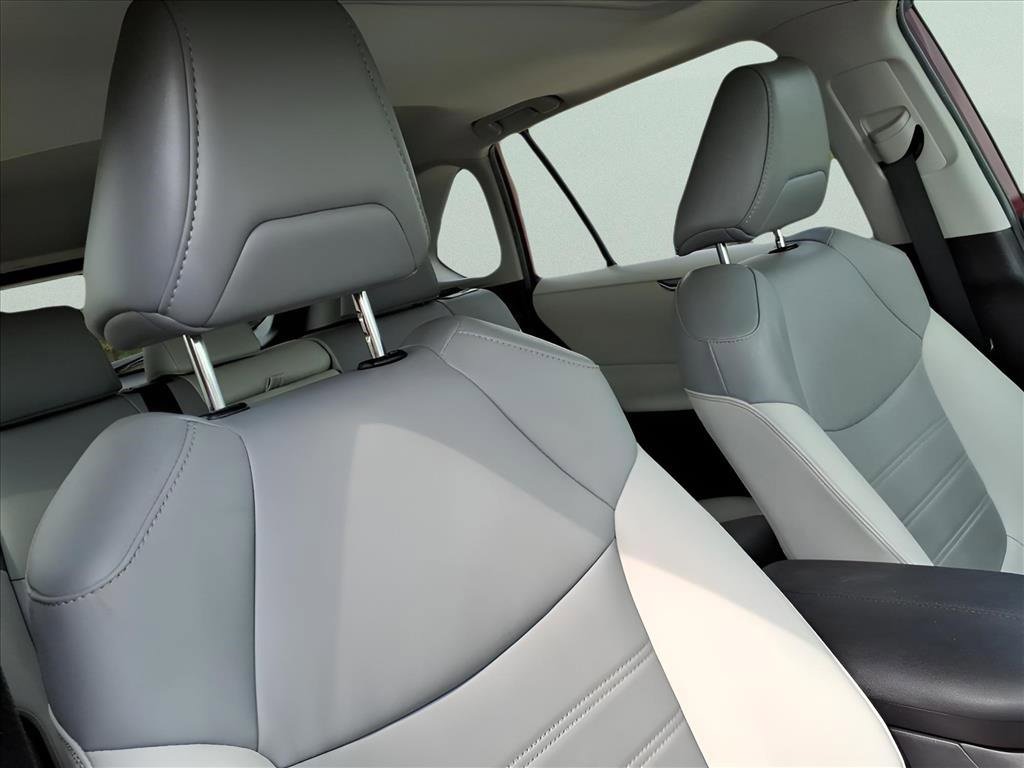 Used 2020 Toyota RAV4 XLE Premium image 18