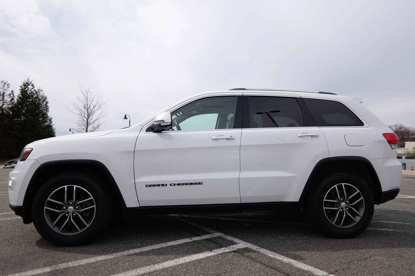 Used 2017 Jeep Grand Cherokee Limited w/ Luxury Group II RWD image 5