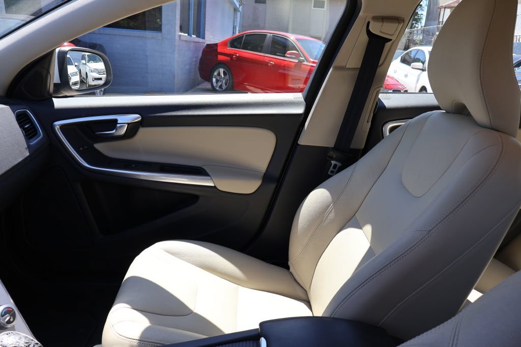 Used 2017 Volvo S60 T5 Dynamic FWD image 36