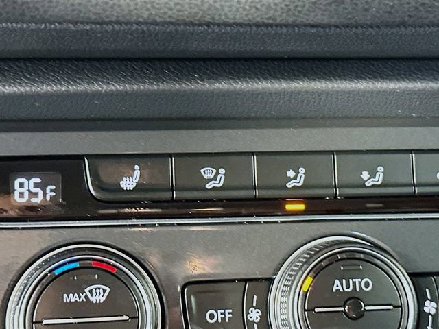 Used 2021 Volkswagen Tiguan SE image 19