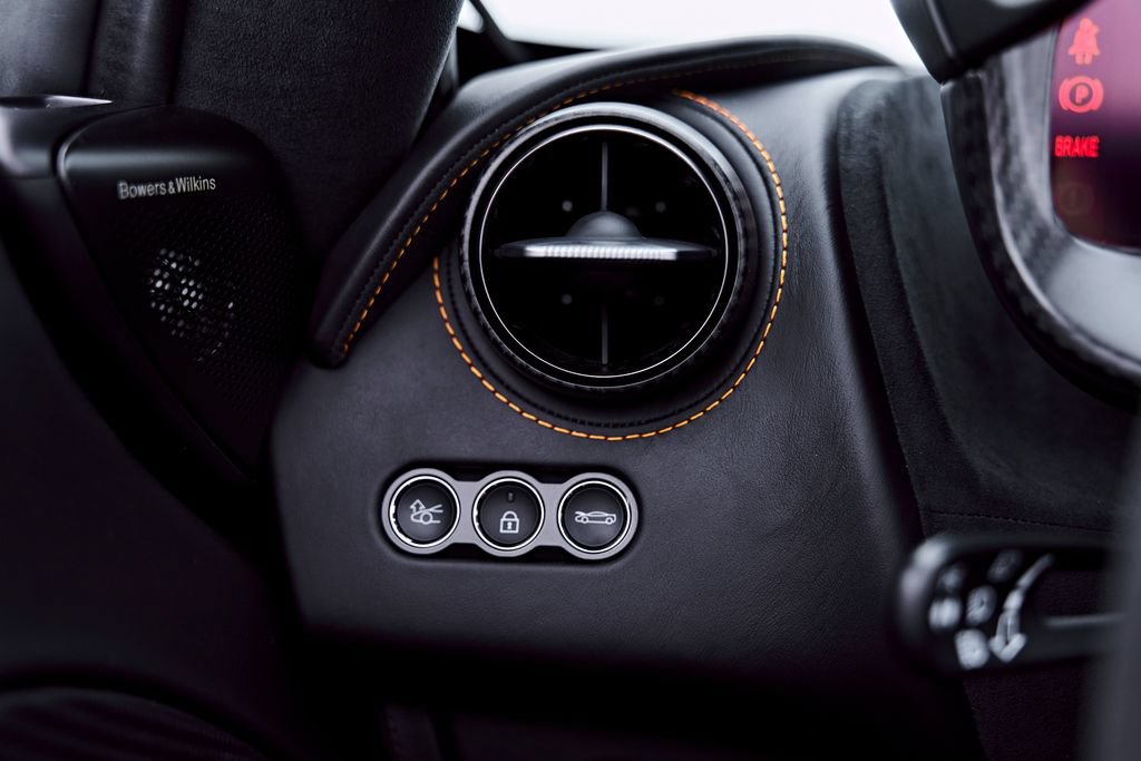 Used 2025 McLaren 750S Spider RWD image 82