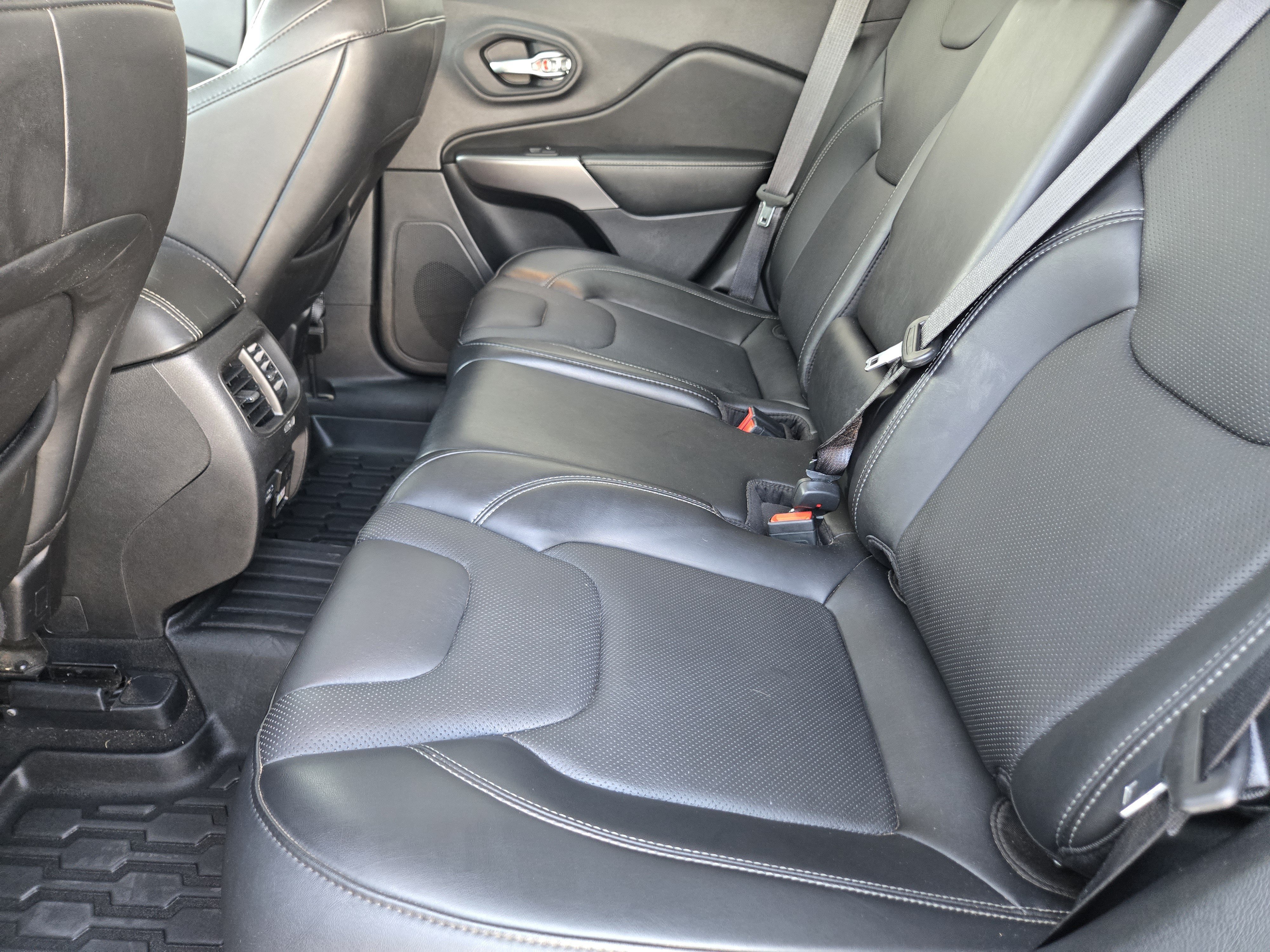 Used 2021 Jeep Cherokee Limited AWD/4WD image 28