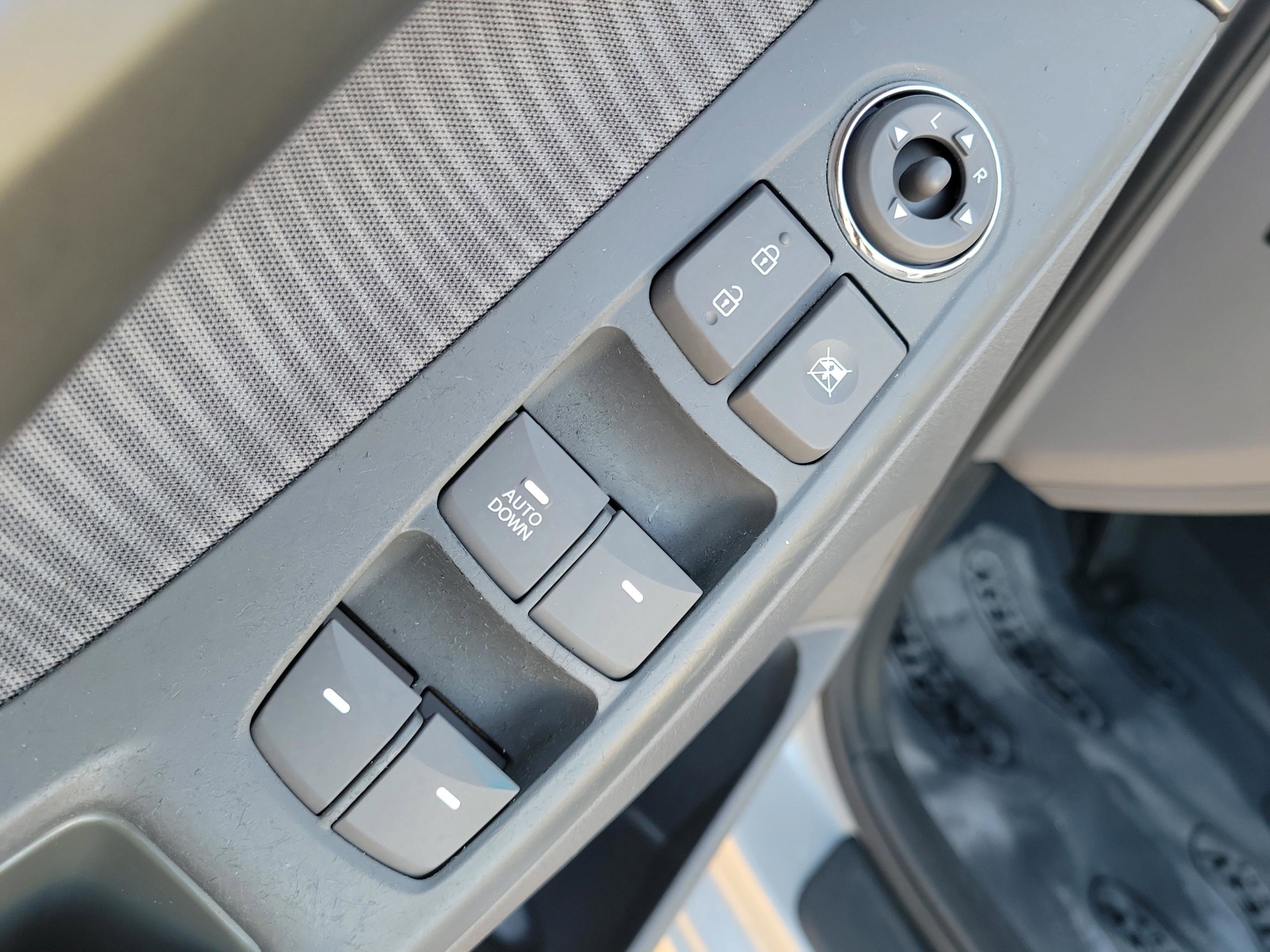 Used 2013 Hyundai Elantra GLS w/ Preferred Pkg image 18