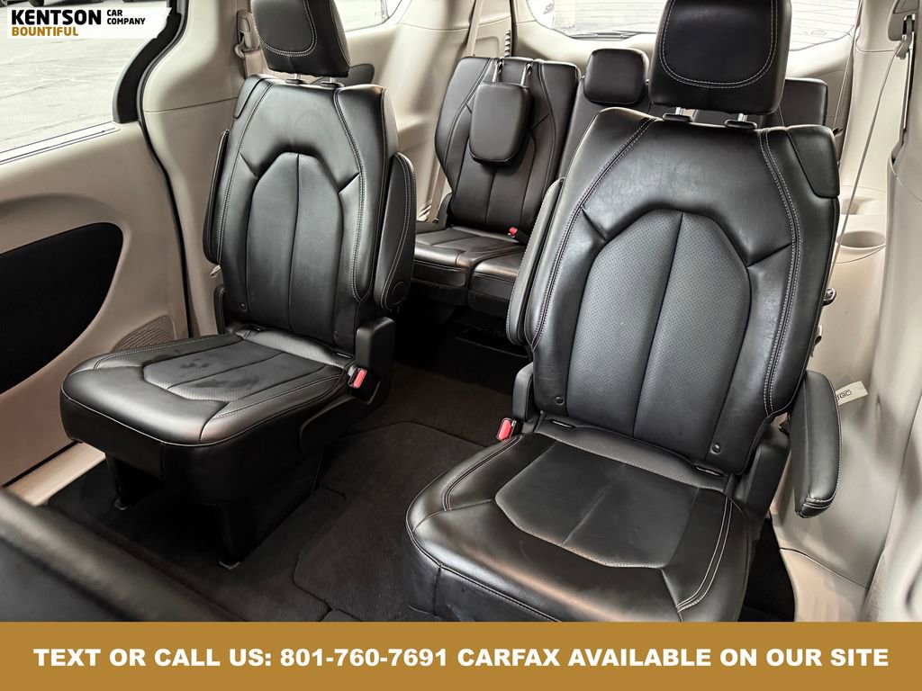Used 2024 Chrysler Pacifica Touring-L image 30