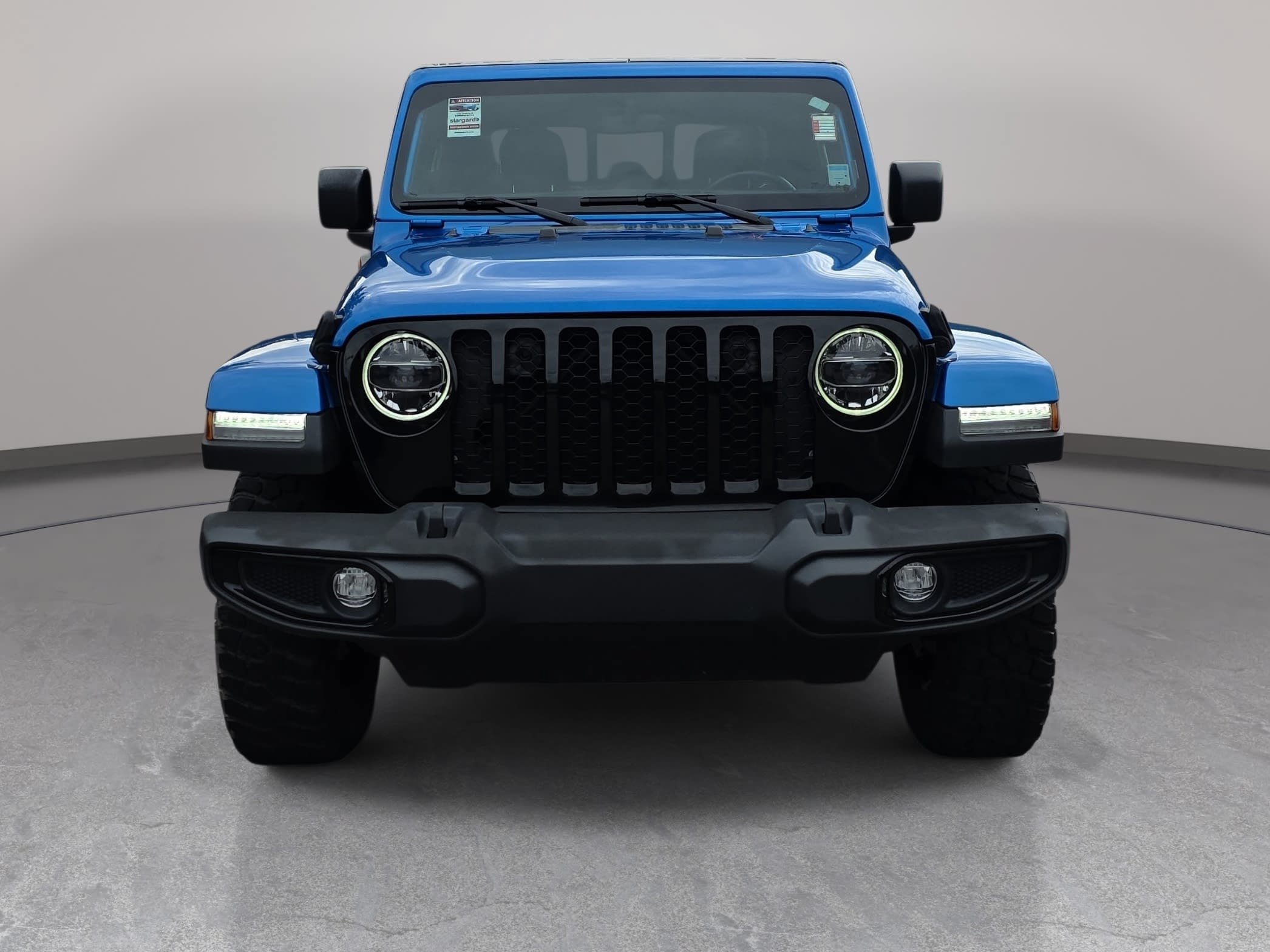Used 2022 Jeep Gladiator Overland AWD/4WD image 2