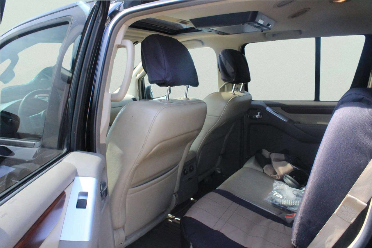 Used 2010 Nissan Pathfinder LE w/ Navigation Pkg image 5