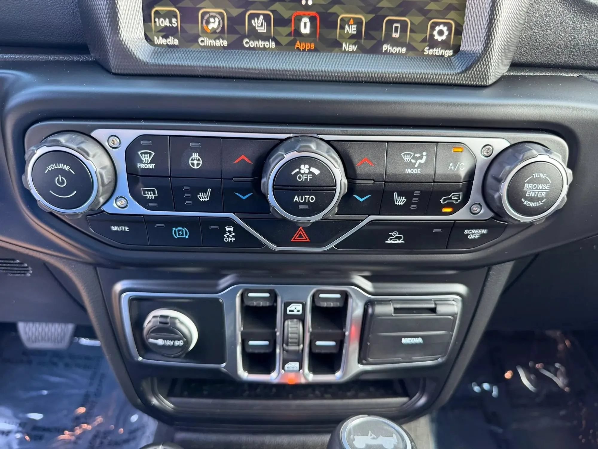 Used 2023 Jeep Wrangler Unlimited Sahara w/ Cold Weather Group AWD/4WD image 26