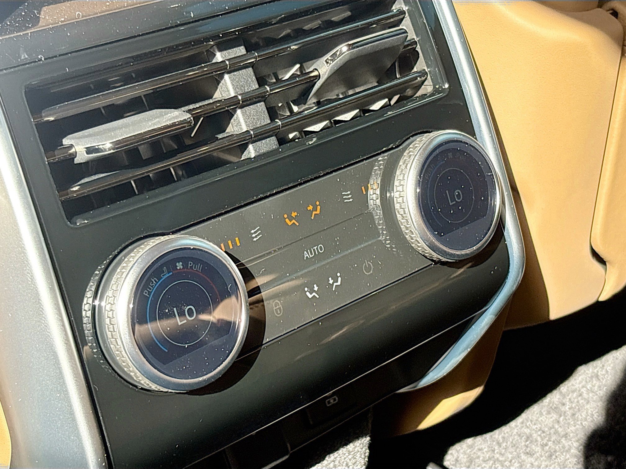 New 2026 Land Rover Range Rover Long Wheelbase Autobiography image 21